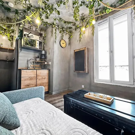 Jungle Design, WiFi Fibre, 20min Paris Apartment