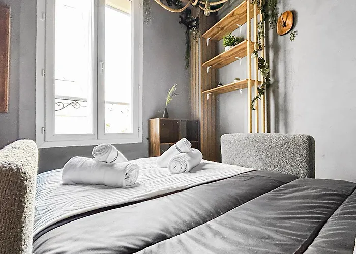 Jungle Design, WiFi Fibre, 20min Paris Apartment Neuilly-Plaisance